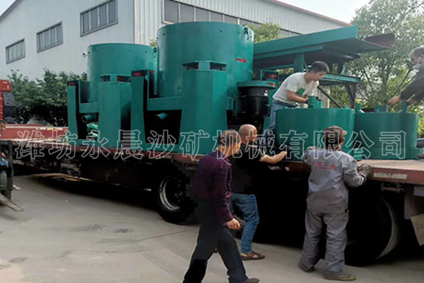 发往江西的离心机和鼓动溜槽(图6) 发往江西的离心机和鼓动溜槽(图6)