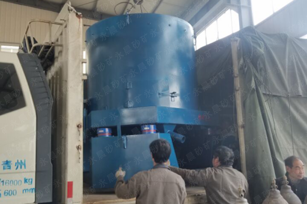 河南客户订购的100型离心机发货(图1) 河南客户订购的100型离心机发货(图1)
