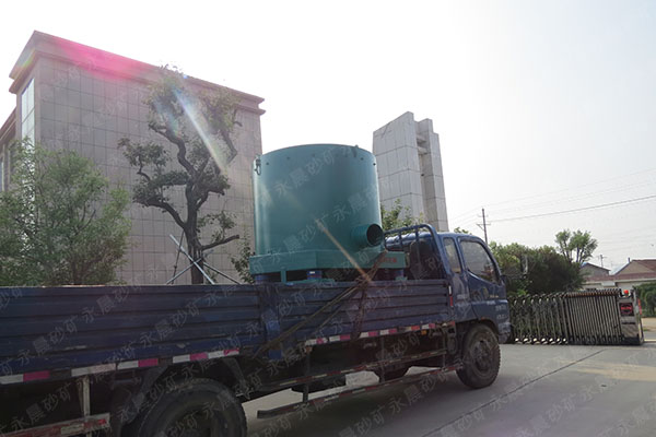 100型黄金精选机发往烟台---永晨淘金设备厂家(图2) 100型黄金精选机发往烟台---永晨淘金设备厂家(图2)