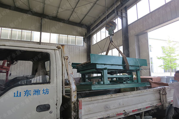 永晨发往广西的鼓动溜槽装车(图2) 永晨发往广西的鼓动溜槽装车(图2)